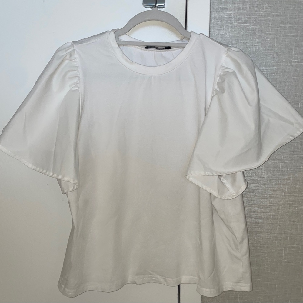White T shirt, big sleeves